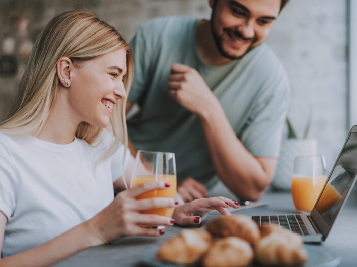 happy couple eating healthy to optimize fertility